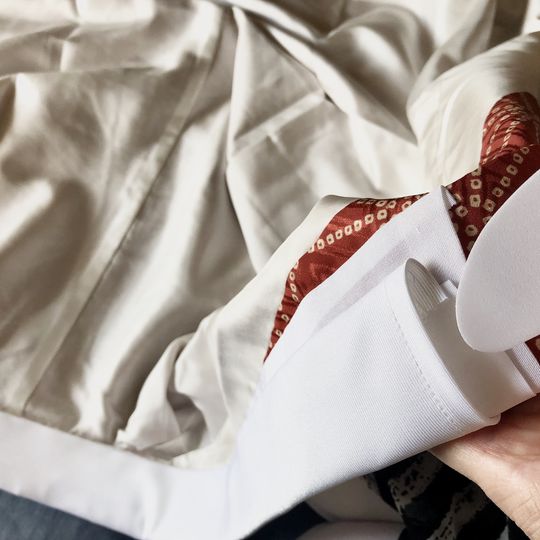 15.襟芯を半襟の内側に通す